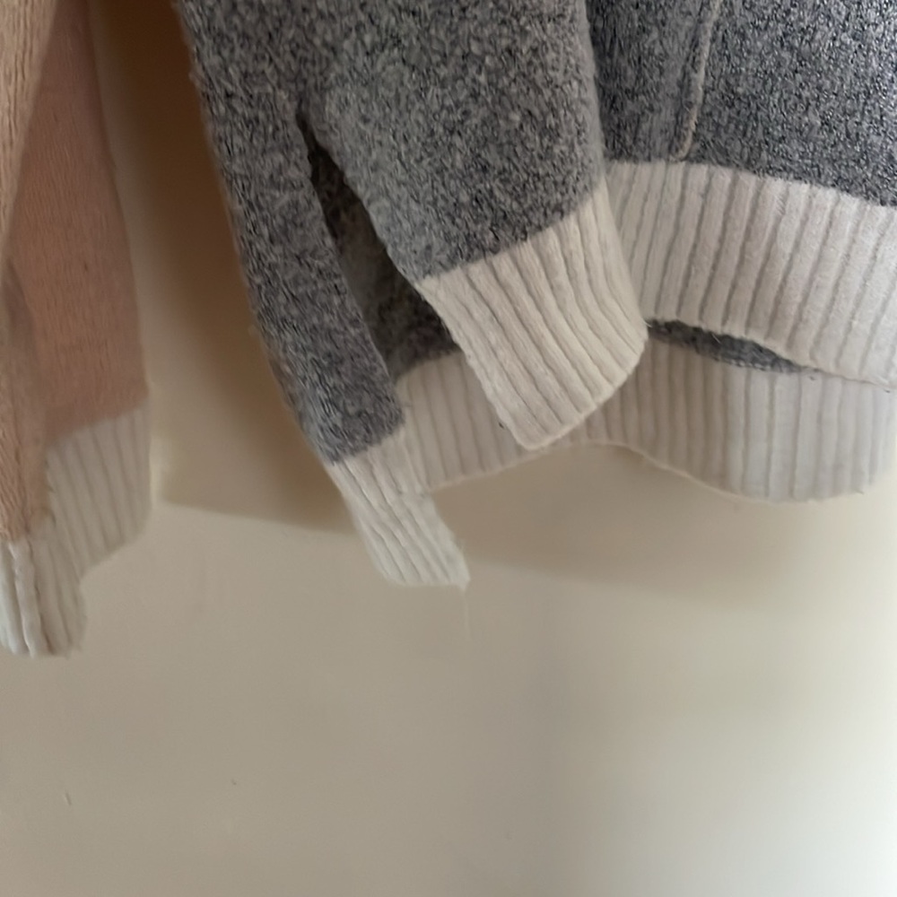 Fresh soft and long sweater. Tri-colored. Machine wash. Good condition.* Large - Picture 4 of 8